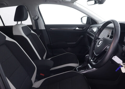 Volkswagen T-Roc 1.5 T-Roc SEL TSi Evo Semi-Auto 5dr 42