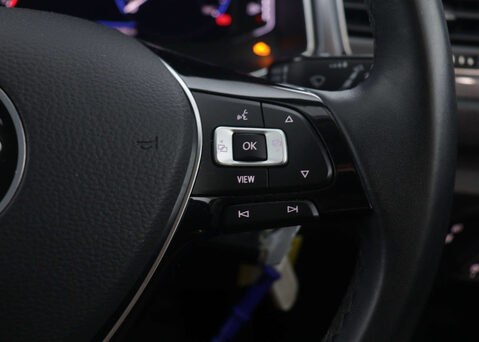 Volkswagen T-Roc 1.5 T-Roc SEL TSi Evo Semi-Auto 5dr 35