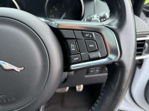 Jaguar F-Pace 3.0 F-PACE V6 S AWD D Auto 4WD 5dr 31