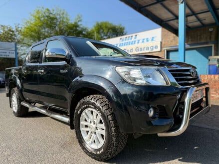 Toyota Hilux 3.0 HI-Luxury Invincible D-4D 4x4 Double Cab Auto 4WD 5dr