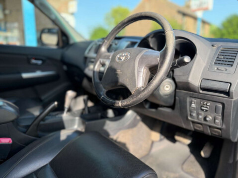 Toyota Hilux 3.0 HI-Luxury Invincible D-4D 4x4 Double Cab Auto 4WD 5dr 6