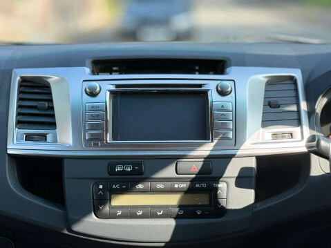 Toyota Hilux 3.0 HI-Luxury Invincible D-4D 4x4 Double Cab Auto 4WD 5dr 8
