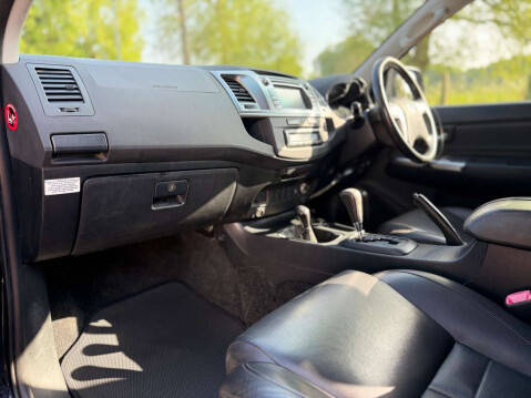 Toyota Hilux 3.0 HI-Luxury Invincible D-4D 4x4 Double Cab Auto 4WD 5dr 9