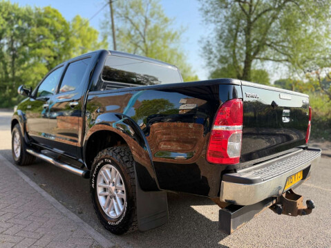 Toyota Hilux 3.0 HI-Luxury Invincible D-4D 4x4 Double Cab Auto 4WD 5dr 14