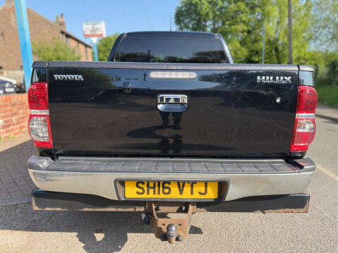 Toyota Hilux 3.0 HI-Luxury Invincible D-4D 4x4 Double Cab Auto 4WD 5dr 16