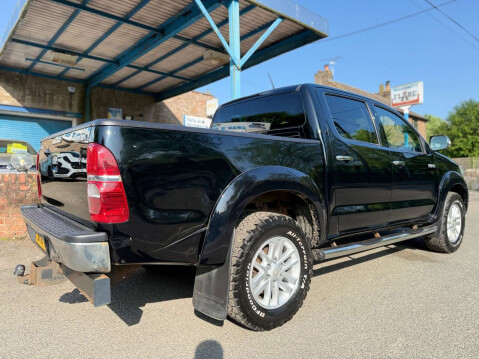 Toyota Hilux 3.0 HI-Luxury Invincible D-4D 4x4 Double Cab Auto 4WD 5dr 17