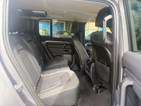 Land Rover Defender 2.0 Defender S D Auto 4WD 5dr 8