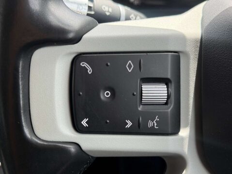 Land Rover Defender 2.0 Defender S D Auto 4WD 5dr 31