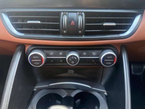 Alfa Romeo Giulia 2.0 Giulia Veloce TB Auto 4dr 24