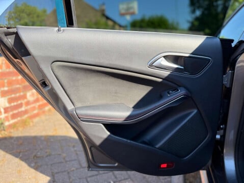 Mercedes-Benz CLA Class 2.1 CLA 220 AMG Sport CDi Auto 4dr 29