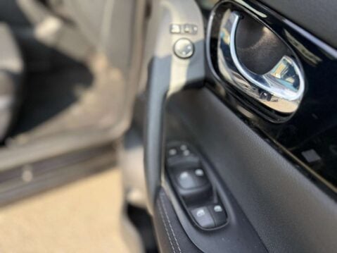 Nissan Qashqai 1.3 Qashqai N-Connecta DiG-T 5dr 25