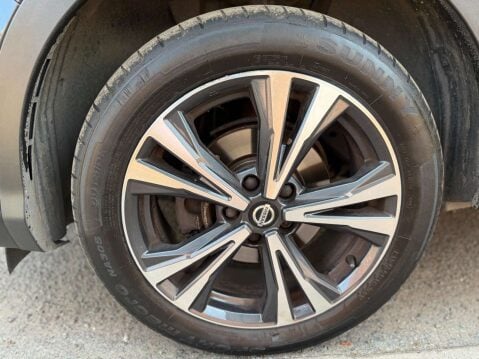 Nissan Qashqai 1.3 Qashqai N-Connecta DiG-T 5dr 29
