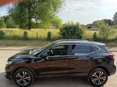Nissan Qashqai 1.3 Qashqai N-Connecta DiG-T 5dr 32