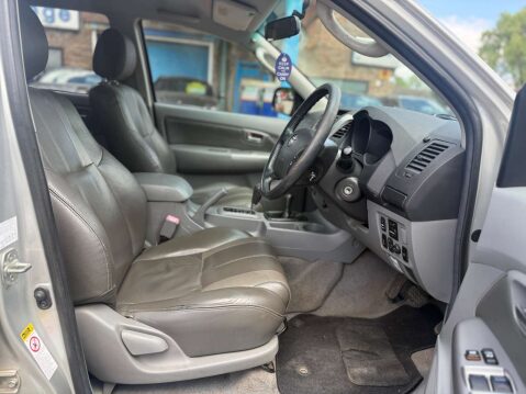 Toyota Hilux 3.0 HI-Luxury Invincible D-4D 4x4 Double Cab Auto 4WD 5dr 5