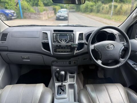 Toyota Hilux 3.0 HI-Luxury Invincible D-4D 4x4 Double Cab Auto 4WD 5dr 6