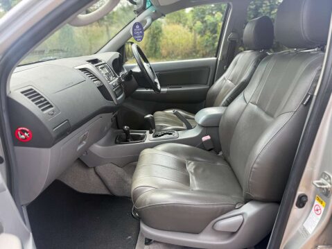 Toyota Hilux 3.0 HI-Luxury Invincible D-4D 4x4 Double Cab Auto 4WD 5dr 7
