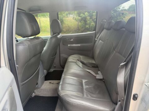 Toyota Hilux 3.0 HI-Luxury Invincible D-4D 4x4 Double Cab Auto 4WD 5dr 9