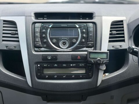Toyota Hilux 3.0 HI-Luxury Invincible D-4D 4x4 Double Cab Auto 4WD 5dr 10