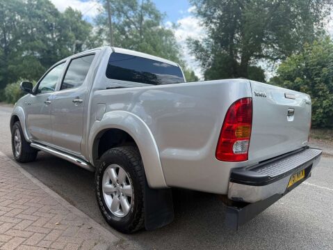 Toyota Hilux 3.0 HI-Luxury Invincible D-4D 4x4 Double Cab Auto 4WD 5dr 12