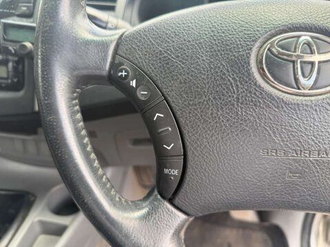 Toyota Hilux 3.0 HI-Luxury Invincible D-4D 4x4 Double Cab Auto 4WD 5dr 16