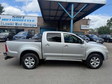 Toyota Hilux 3.0 HI-Luxury Invincible D-4D 4x4 Double Cab Auto 4WD 5dr 18
