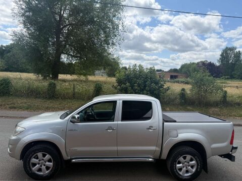 Toyota Hilux 3.0 HI-Luxury Invincible D-4D 4x4 Double Cab Auto 4WD 5dr 19