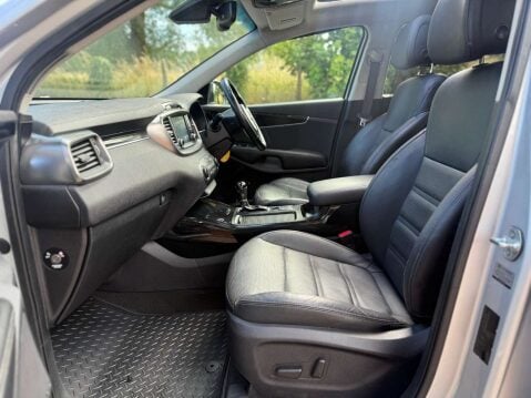 Kia Sorento 2.2 Sorento KX-4 CRDi ISG 4x4 Auto 4WD 5dr 8