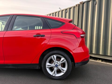 Ford Focus 1.6 Studio Euro 6 5dr 29