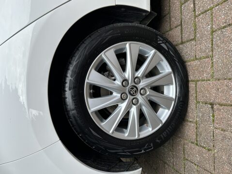 Toyota Yaris ICON FHEV 9