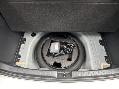 Toyota Yaris ICON FHEV 13