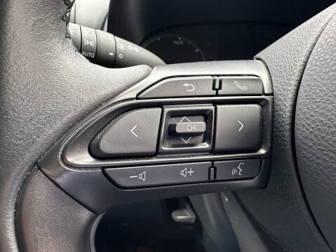 Toyota Yaris ICON FHEV 21