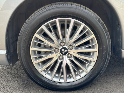 Mitsubishi Outlander PHEV DYNAMIC 12