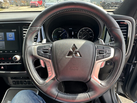 Mitsubishi Outlander PHEV DYNAMIC 29