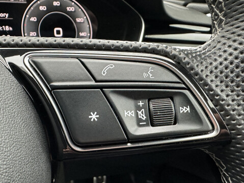 Audi A4 TFSI S LINE BLACK EDITION MHEV 31