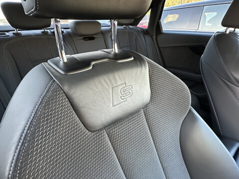 Audi A4 TFSI S LINE BLACK EDITION MHEV 40