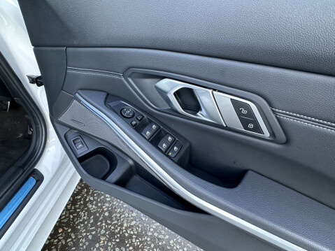 BMW 3 Series 320D M SPORT 27