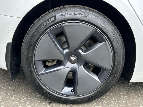 Tesla Model 3 LONG RANGE AWD 17