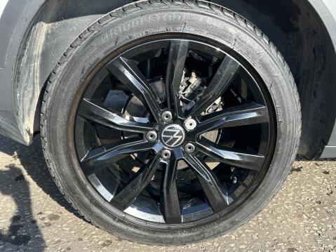 Volkswagen T-Roc BLACK EDITION TSI 17