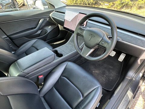 Tesla Model 3 PERFORMANCE AWD 2
