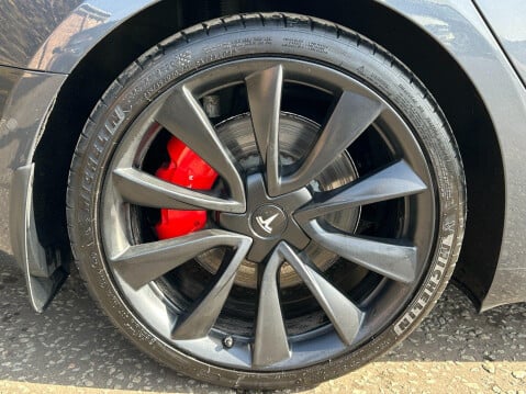 Tesla Model 3 PERFORMANCE AWD 16