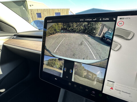 Tesla Model 3 PERFORMANCE 28