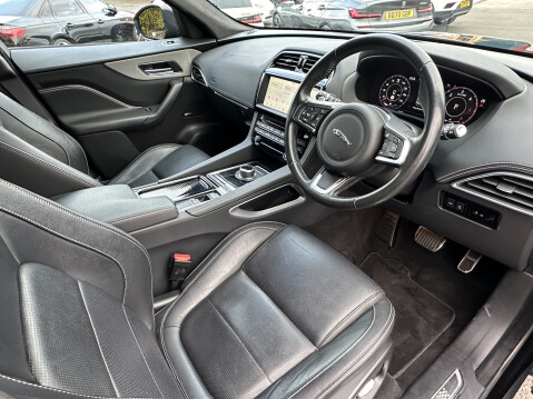 Jaguar F-Pace CHEQUERED FLAG AWD 3
