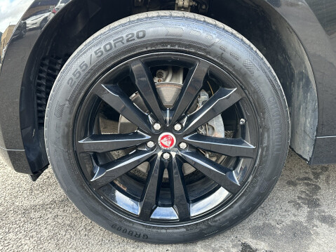 Jaguar F-Pace CHEQUERED FLAG AWD 19