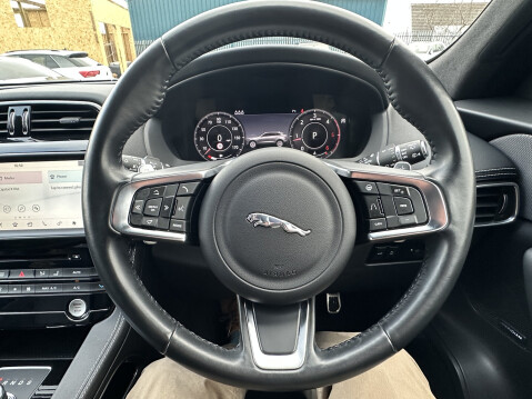 Jaguar F-Pace CHEQUERED FLAG AWD 29