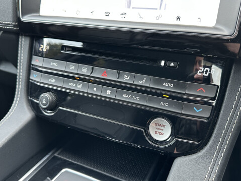 Jaguar F-Pace CHEQUERED FLAG AWD 38