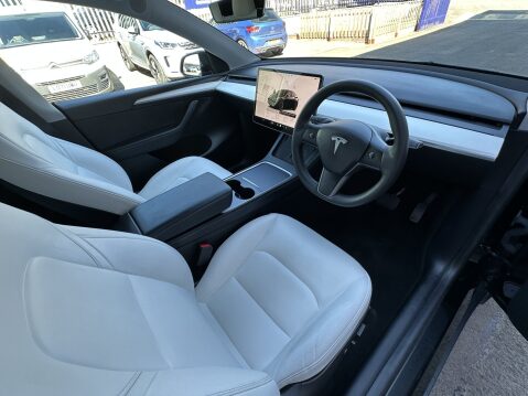 Tesla Model Y LONG RANGE 3