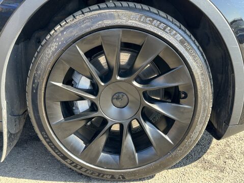 Tesla Model Y LONG RANGE 16