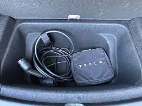Tesla Model Y LONG RANGE 23