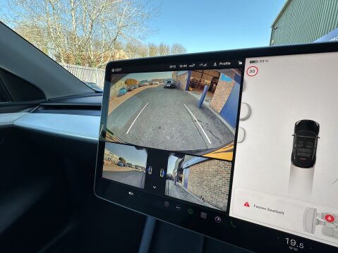 Tesla Model Y LONG RANGE 31