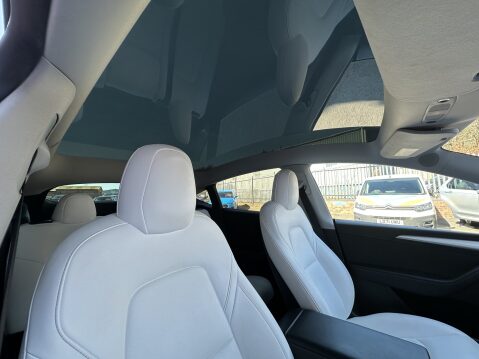 Tesla Model Y LONG RANGE 32